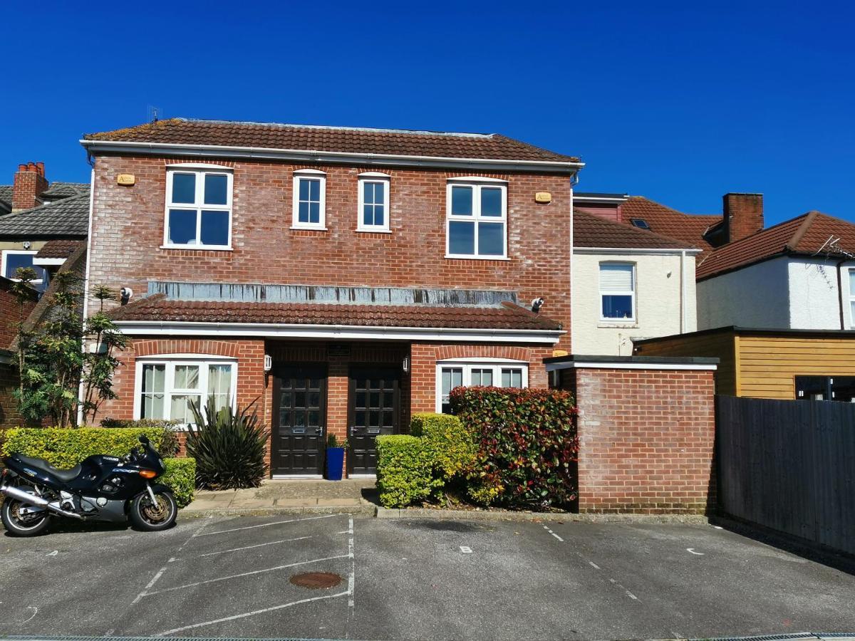 Poseidon Friends Apartment Bournemouth Exterior photo